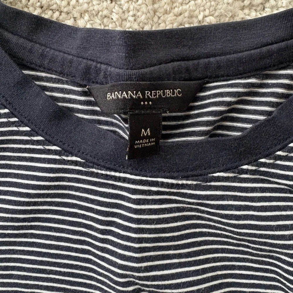 Banana Republic Women’s navy striped tank size medium - Picture 2 of 4